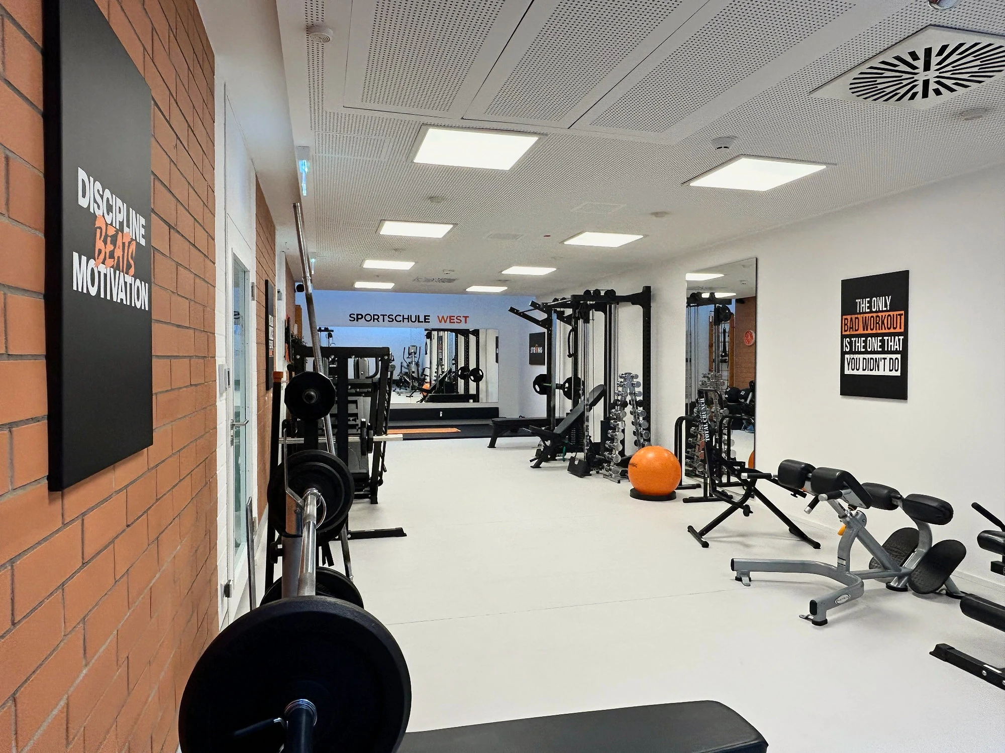 Fitnessbereich Flur der Sportschule West Stuttgart